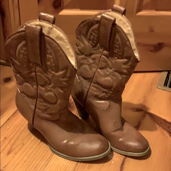 Cowgirl boots with a heel - Picture 1 of 3